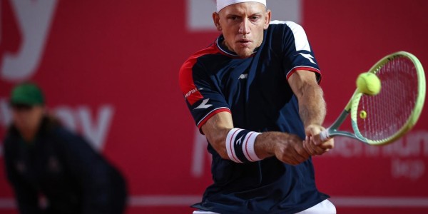 贝内特乌的悲情宿命：七年四大洲十场决赛全输