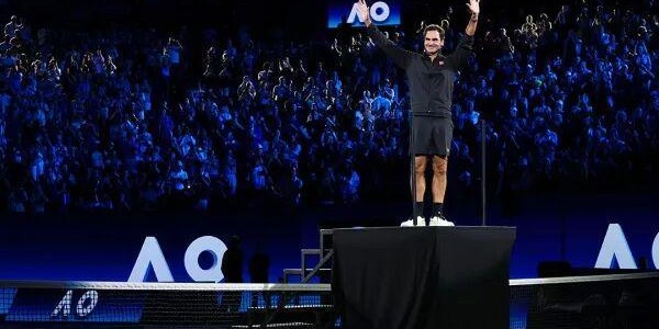 多多28app-罗德拉沃尔上空最璀璨的烟花 献给罗杰费德勒 致我们终将逝去的青春