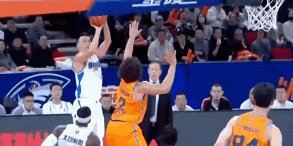 多多28-下半场发威！上海男篮86-67大胜北京男篮