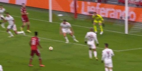 28圈-【欧冠】莱万3球1助攻 拜仁5比2本菲卡提前两轮出线