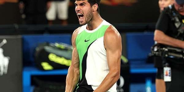 多多28-阿卡拒绝被逆转离全满贯仅差一胜，网友：紫薇到手的决赛机会飞了