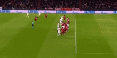 28圈-【欧冠】莱万3球1助攻 拜仁5比2本菲卡提前两轮出线