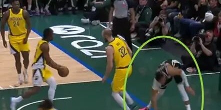 多多28官方网站-华子亲手送亚历山大20+！这眼神，是要弑父啊！|吉安尼斯·安特托孔波|雄鹿|步行者|NBA|雷霆_新浪体育_新浪新闻